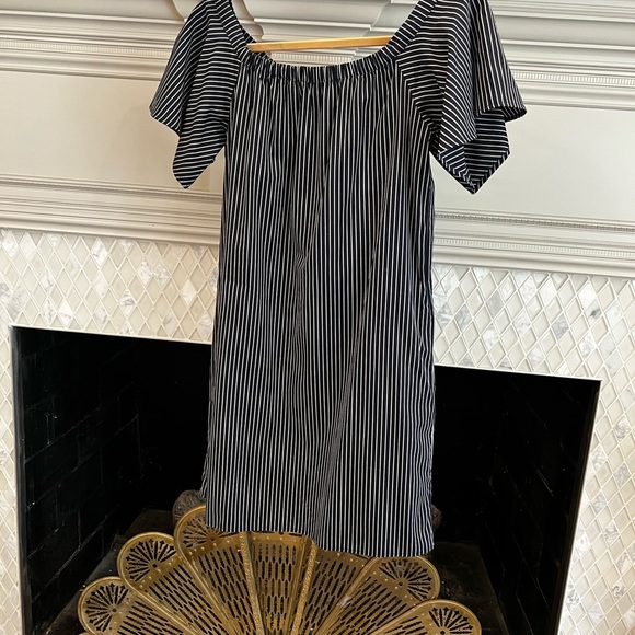 Off the Shoulder Dress - Size XS…Has Pockets!!! - Picture 2 of 4